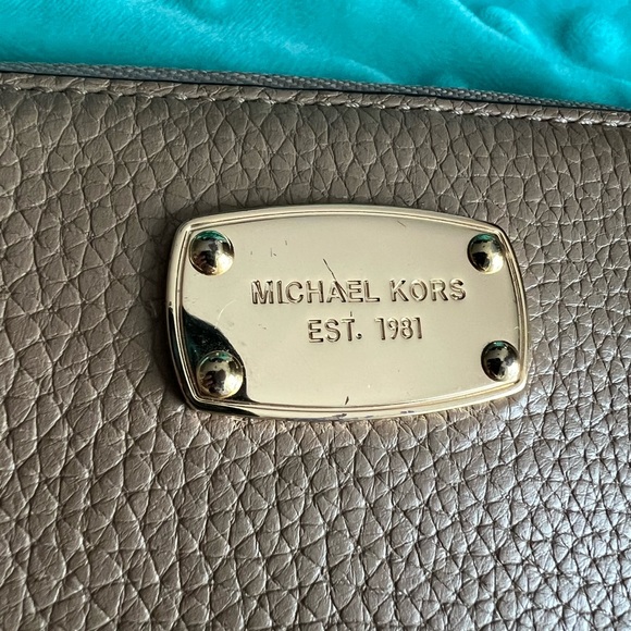 Michael Kors Jet Set Wallet Like New - Picture 5 of 5
